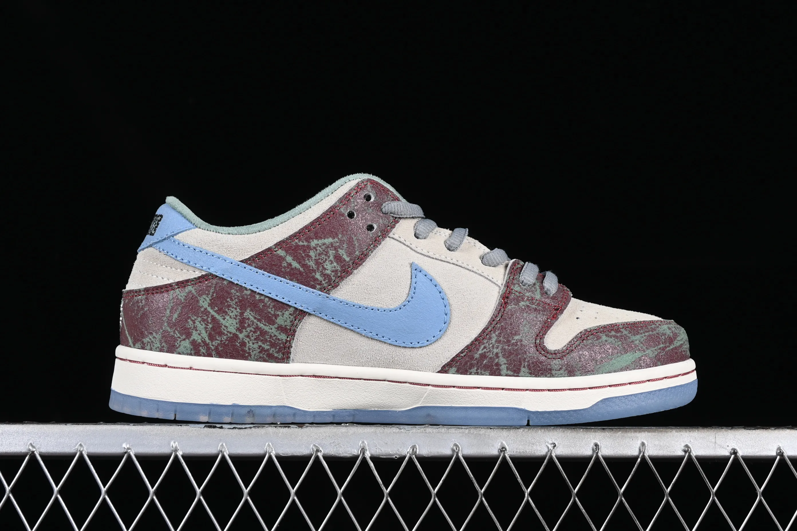 All categories Nk SB Dunk Series Nk SB Dunk Low low-top sneakers K version Crenshaw Skate Club x Nk SB Dunk Low joint model SB low-top sports and leisure sneakers FN4193-100